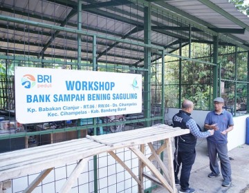 Kolabs Yayasan Bening Saguling & BRI Peduli, Ajak Masyarakat Tepi Sungai Citarum Kelola Sampah