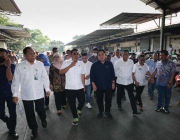 Cek Pasar Induk Cipinang, Erick Thohir: Wasit Aja Ketangkep, Apalagi Penimbun Beras