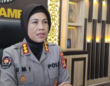 Viral Wisudawan Bawa Spanduk Minta Usut Pembunuhan Ayahnya, Polda Lampung: Sudah Ditangkap, Tersangka Tunggal