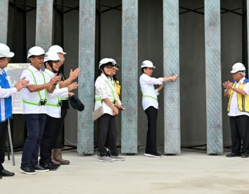 Jokowi Pasang Bilah Pertama Garuda di Kantor Presiden IKN