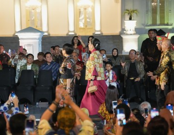 Hari Batik Nasional: Kementerian BUMN Mempersembahkan Istana Berbatik