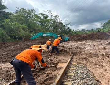 Sejumlah KA Jarak Jauh Berangkat dan Tiba di Jakarta Alami Keterlambatan, KAI Daop 1 Sampaikan Permohonan Maaf