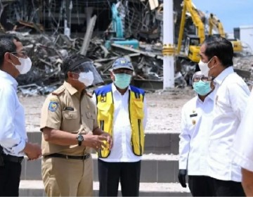 Jokowi Tinjau Kantor Gubernur Sulawesi Barat Yang Hancur Terdampak Gempa