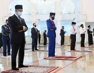 Presiden Jokowi dan PM Muhyiddin Yassin Tunaikan Salat Jumat di Masjid Baiturrahim