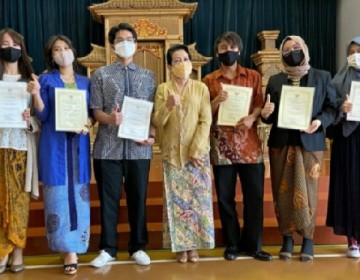 Peringati Hardiknas, KBRI Tokyo Beri Penghargaan Kepada Siswa dan Guru Berprestasi