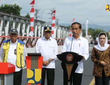 Menteri Basuki Dampingi Presiden Jokowi Resmikan  3 Jembatan Callender Hamilton di Lintas Selatan Jawa Tengah