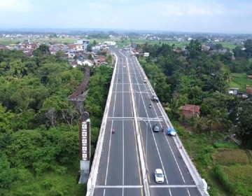 Presiden Jokowi Resmikan 22 Ruas Jalan Daerah dan 16 Jembatan Callender Hamilton di Banjar