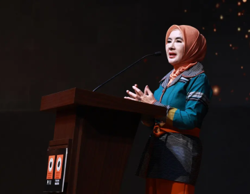 Berkontribusi Majukan Industri Dalam Negeri, Nicke Widyawati Dianugerahi Lifetime Achievement Awards