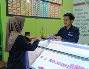 Berawal dari Counter Pulsa, AgenBRILink Tak Pernah Sepi Pengunjung di Pasar Kramat Jati