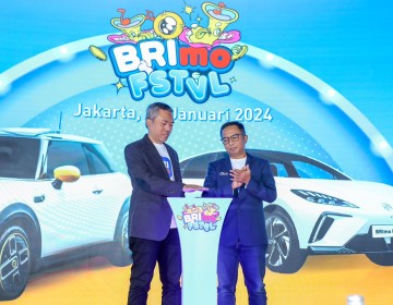 Transaksi Pakai BRImo, 15 Nasabah Ini Menangkan Mobil Listrik Keren!