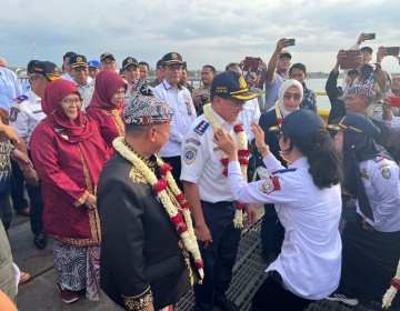 Tingkatkan Konektivitas, Ditjen Hubdat-Pemerintah Daerah Luncurkan Pelayaran Perdana Lintas Jangkar-Lembar