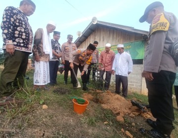 Jumat Curhat Dipondok Pesantren Bustanil Inshaf, Kapolres Tebo Minta Doa Pemilu 2024 Berjalan Lancar dan Aman