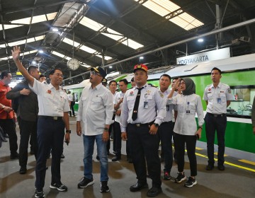 Awal Tahun 2024, Menhub Tinjau Tiga Stasiun Kereta Api Jalur Selatan Jawa