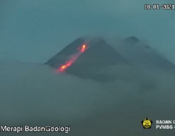 Gunung Merapi Kembali Muntahkan Awan Panas Sejauh 1.000 Meter