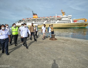 Cek Pelabuhan Yos Sudarso Ambon, Menhub Pastikan Penerapan Prokes Berjalan Dengan Baik