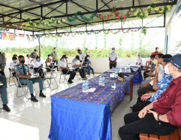 Kunjungi SMK di Kota Sorong, Mendikbud Tekankan Pentingnya Kerja Sama Berkelanjutan dengan Industri