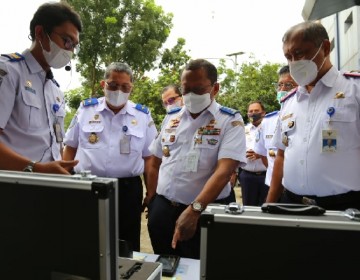 Ditjen Hubdat Lakukan Serah Terima e- Blue Reader Guna Perkuat Sarana Bidang Keselamatan