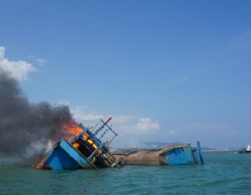 KKP dan Kejaksaan Tenggelamkan 2 Kapal Illegal Fishing Berbendera Malaysia di Aceh