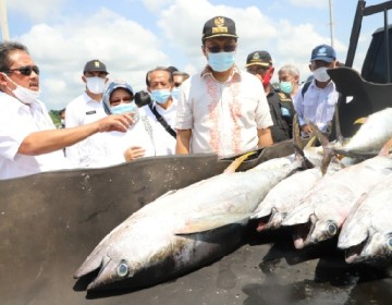 Bertemu Nelayan Tuna, Menteri Trenggono Imbau Jaga Kualitas Ikan