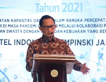 Mendagri Minta APKASI Tangani Pandemi dan Pemulihan Ekonomi Sekaligus