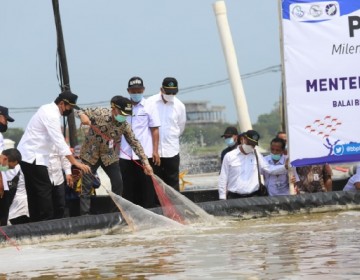 Menteri Trenggono Ajak Pembudidaya Milenial Kreatif Kembangkan Pakan Mandiri