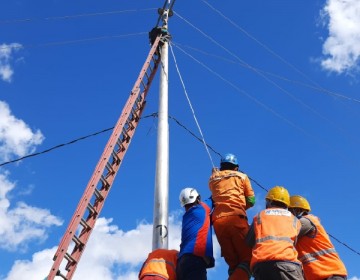 Perjuangan PLN Pulihkan Listrik di Pulau Sabu: Tempuh Perjalanan 10 Jam, Buka Akses Jalan Berhari-hari