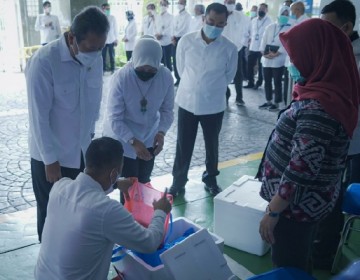 Bagikan Paket Ramadhan 1,5 Ton Ikan Beku, Menteri Trenggono: Ramaikan Lebaran dengan Menu Ikan