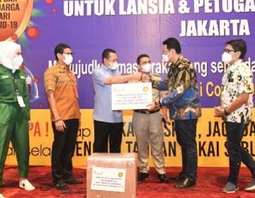 Bamsoet Tinjau Vaksinasi Covid-19 Tahap II bagi Lansia dan Pekerja Pariwisata