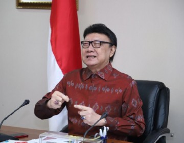 Menteri Tjahjo Minta Penggunaan Kendaraan Dinas dan Pakaian Dinas Diawasi