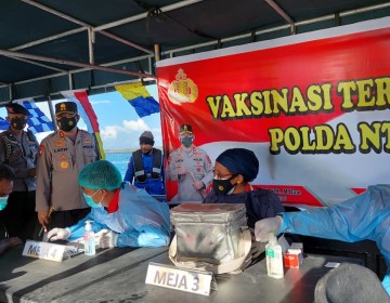 Program Vaksinasi Terapung Polda NTT Tepat Sasaran, Ketua DPD RI: Ini Solusi Wilayah Kepulauan