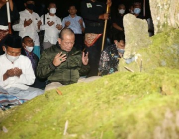 Ketua DPD Ziarah ke Makam Raja-Raja Sekala Brak Kepaksian Pernong