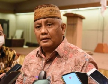 Tak Terima Pegawainya Di Maki-Maki Mensos Risma, Gubernur Rusli: Saya Tersinggung Itu Pegawai Saya