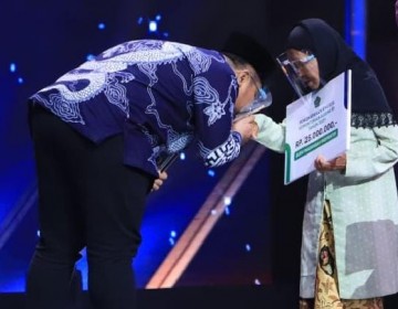 Kado Dedikasi, Kemenag Rehab Madrasah Tempat Mengajar Neneh Hasanah