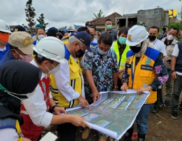 Pasca Banjir Bandang Kota Batu, Menteri Basuki Perintahkan Perlebar Alur Sungai dan Relokasi Rumah di Bantaran