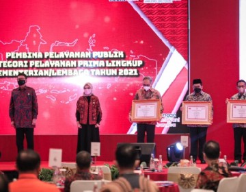 Berikan Pelayanan Prima, Menag dan Kemenag Bali Raih Penghargaan Kementerian PANRB