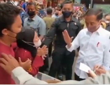 Jokowi Dicurhati Pedagang Soal Pungli