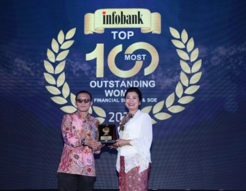 Evi Afiatin Raih The Most Outstanding Women 2022 