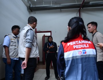Pertamina Peduli Salurkan Bantuan ke Warga Terdampak Banjir di Jakarta Selatan