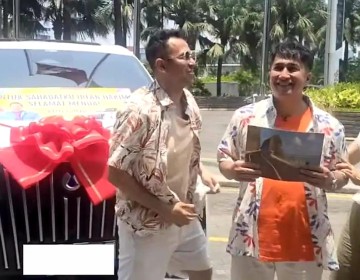 Raffi Ahmad Kasih Kado Ulang Tahun Mobil Seharga 1 Miliar untuk Irfan Hakim