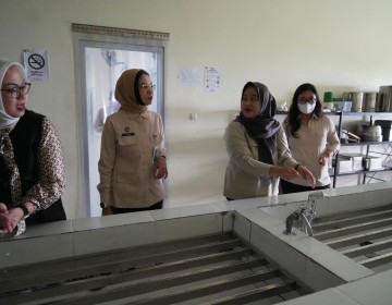 BGN dan Komisi IX DPR Tinjau Dapur MBG di Bandung Barat, Pastikan Aman dan Higienis