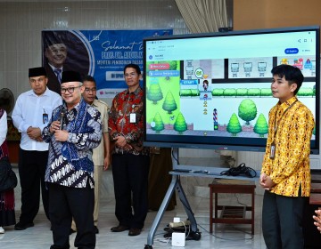 Menteri Mu’ti: Papan Interaktif Digital Membuat Pembelajaran Menjadi Menarik dan Memicu Kreativitas
