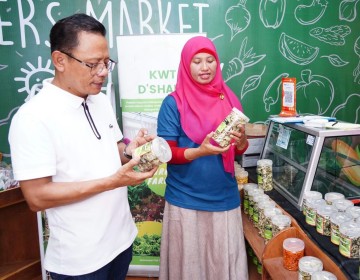 Olah Penampungan Sampah Jadi Smart Farming, Kelompok Wanita Tani Binaan PLN Mampu Hasilkan Ratusan Juta