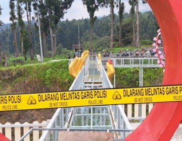 Kelayakan Jembatan Kaca The Geong Limpawukus Banyumas Jateng Harus Dievaluasi