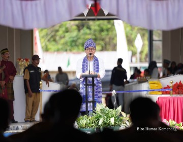 Percepat Pembangunan Kawasan Perbatasan, Mendag Zulkifli Hasan Resmikan 5 Pasar Rakyat dan Gudang Non-SRG di Kabupaten Sambas