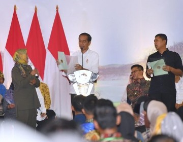 Jokowi Bagikan 3000 Sertifikat Tanah Rakyat di Kabupaten Bandung