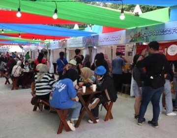 Pengunjung Serbu Booth UMKM Pertamina Eco RunFest 2023