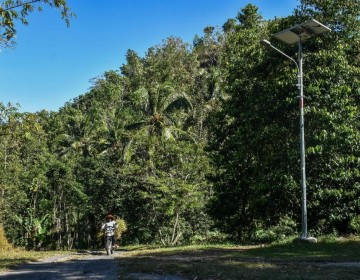 135 PJU TS Berbasis Energi Bersih Terangi Wilayah Gunung Kidul