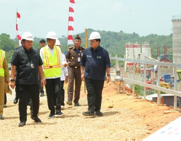 Jokowi Site Visit ke Proyek Smelter Bauksit, Erick Thohir: Industri Aluminium Semakin Terintegrasi