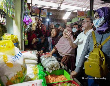 Mendag Zulkifli Hasan: Belanjalah ke Pasar Rakyat, Ekonomis dan Membantu UMKM