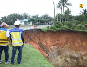 Lindungi Jalan Lintas Barat Sumatera dari Abrasi Pantai, PUPR Bangun Pengaman Pantai Lais Bengkulu Utara